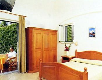 Villa Angela Terme Иския Екстериор снимка