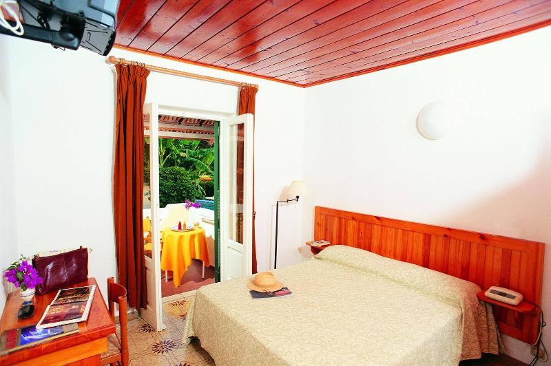 Villa Angela Terme Иския Екстериор снимка